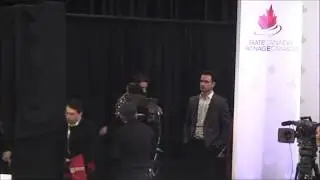 Tessa Virtue & Scott Moir Hug (abbraccio) pre SD Competition - CTNSC18