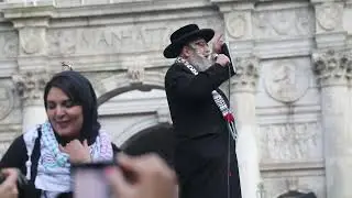 Palestine supporters SHUT DOWN the Manhattan Bridge in NYC. 1of8
