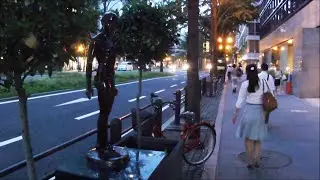 ♪ 御堂筋のたそがれは 若い二人の夢の道