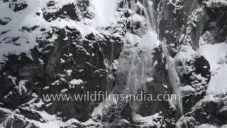 Avalanche from Chomolonzo peak around Pethang Ringmo in Tibet