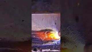 Uneven lead of the electrode on the fillet weld