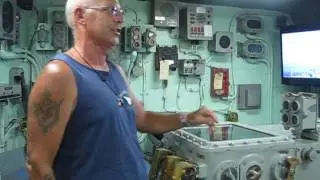 Джин Бернхардт, управляющий орудием, USS Missouri, владелец планки, в роли бойлера