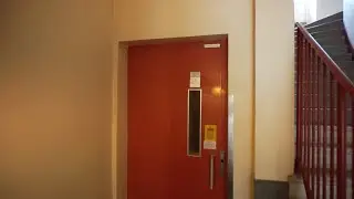 Small KONE M-series hydraulic elevator @ Drottninggatan 26, &Ouml;rebro, Sweden