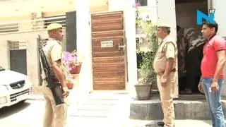 I T raids top bureaucrats across UP, Delhi
