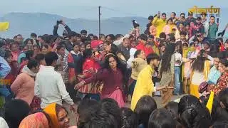 ऊंचे पहाड़ों में बसे घड्याल देवता के प्रांगण में ऐसा क्या हुआ  एक-एक कर सब पर देवता अवतरित होने लगे