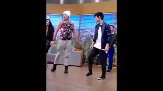Abraham Mateo bailando Arabe en Día a Día- caracol / 7-OCT-2015