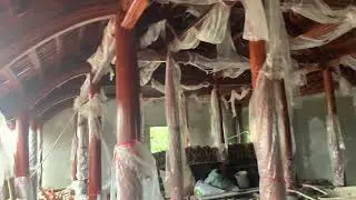 Nhà gỗ cũ hoàn thiện vừa đẹp vừa là gỗ quý