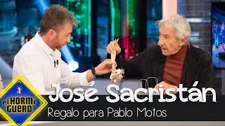 El sorprendente regalo de Jos&eacute; Sacrist&aacute;n a Pablo Motos en su llegada - El Hormiguero