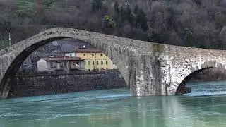 Borgo a Mozzano / il paese del misterioso Ponte del Diavolo