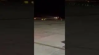 What a smooth landing by Boeing 777-300 at HIA. #boeing777 #doha #qatar #landing #indonesia #twparis