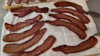 bacon on a cookie tray vs baking pan
