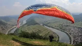 Der Calmont, die Gleitschirmpiloten und der Klettersteig Bremm (Mosel).