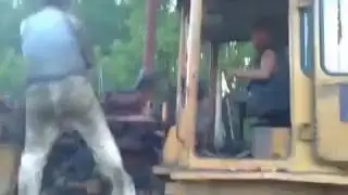 на тракторе(клип)