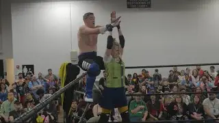 Johnny Cage vs Isabelle - Cosplay Pro Wrestling