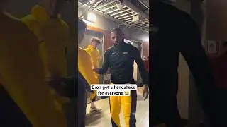 Everyone gets a LeBron handshake before the game 🤝😂