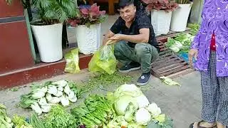 A Day in the Life of a Vietnamese Street Vendor I Vietnam’s Cheapest Local Market @manojtraveling