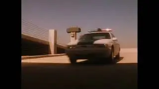 CyberTracker - A menek&uuml;l&eacute;s (1994) Ford TAURUS car chase