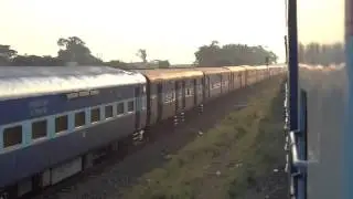 Scissors Crossing : WDM-3D Chennai-Mumbai Express Crossing Mumbai-Chennai Mail at Pophlaj