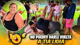 Tia Lidia no se quedó atras y entre todos le ayudaron a darse la vuelta.Pululo se mió de los nervios