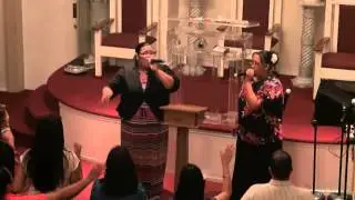 Hna  Emily Peña Cantando Coros Cristianos