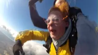 The funniest skydiving video EVER! Go to 1:45