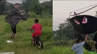 Bujug Gookil Banget Masehh..!! Bocil Tengge Bikin Layangan Cotek Jeding Ga Nyangka Bisa Terbang