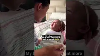 Моя маленькая дочка хочет еще молока 🥛 она жалуется на свою маму 😂 #смешныемоменты #новорожденный
