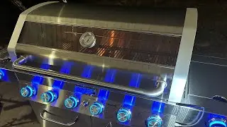 Демонстрационный ролик грили Monument Grills Clearview с шестью горелками, боковой и поджигающей горелками.
