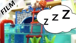 Familie Vogel: JULIAN &Uuml;BERNACHTET IM POOL MIT HOCHBETT! TYPISCH JULIAN - Playmobil Film Deutsch