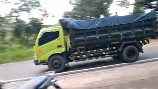 Hunting kereta api disusul truck muatan bersaing gas pool ditikungan tajam lahor 