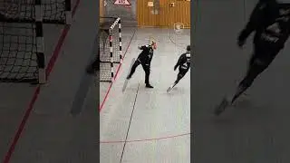 𝒲𝒽𝒶𝓉 𝒶 𝒔𝒉𝒐𝒕 🤯 #rnl #rnloewen #handball #m&oacute;r&eacute; #trickshot