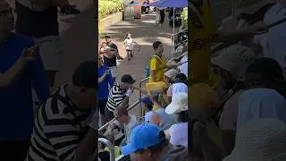 Charming Tom mime SeaWorld 😂😉 Tom mime SeaWorld #seaworldmime #comedy #funny #funnyshorts