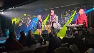 Atomic Beat - Blondie Tribute playing Intro/Dreaming