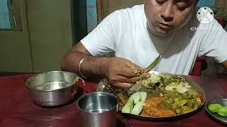 Dal with Morapat,Teta pat fry, pumpkin fry, N salads!! Veg thali simple and 😋.