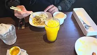 スバカマナ西尾店で、スープチキンカレーライスランチを、堪能している所を、撮影してみました。chaoo クーポンサービス利用で、ドリンク一杯サービスして貰いました。