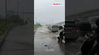 Due to heavy rains, there's waterlogging at Bandra Reclamation flyover