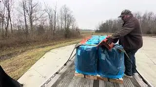 A rare video of me strapping down a load! #flatbedtrucking