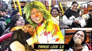 Vendedora ambulante LLORA en mis brazos