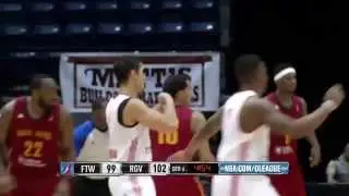 Nick Johnson sinks the spinning layup