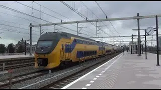 VIRM 8608 komt door station Utrecht Vaartsche Rijn