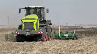 Claas Xerion 12.650 Terra Trac 653 hp large tractor with heavy mounted ripper in South Africa