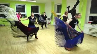 Flamenco course Ostrava - Alegrías con mantón | Clases de flamenco con mantón