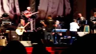 Funny Zainal Abidin introduces the band members in The Legendary Concert 2012
