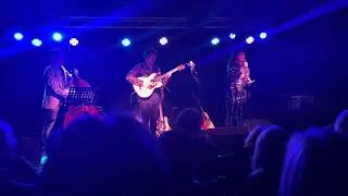 Snippet of Goodnight Moonshine performing &ldquo;La Vie en Rose&rdquo; at Space Ballroom - 1/10/26