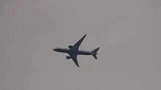 British Airways Boeing 777-236ER G-VIIA BA179 over Bracknell Harmans Water