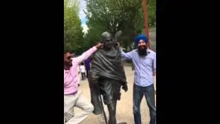 Sikhs insulting Gandhi !