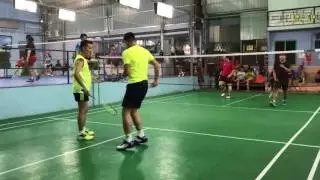 Đàm Vĩnh Hưng đánh cầu lông