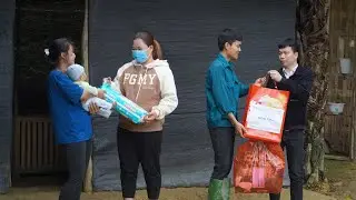 build fences and receive Tet gifts from commune officials