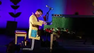 Rus Anderson Rocking The Piano!
