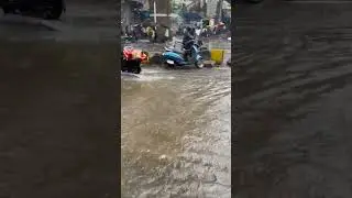 Mumbai SV road heavy raining #mumbaiker #mumbairains #mumbaimansoon